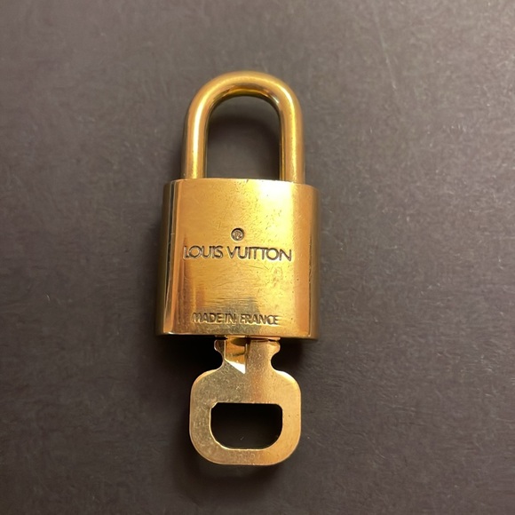 Louis Vuitton Lock and Key - Picture 2 of 5